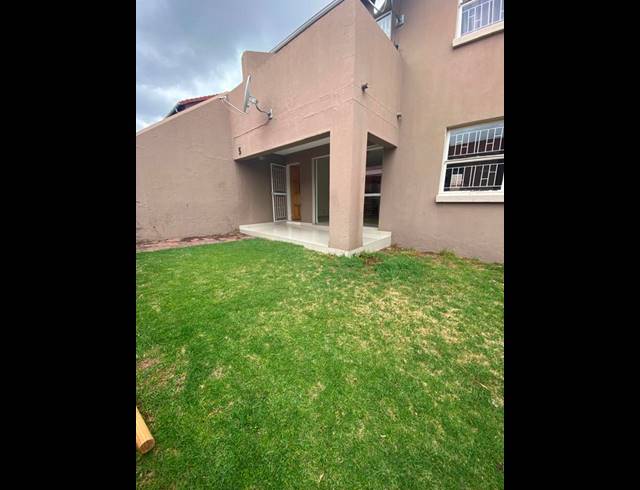 2 BEDROOM TOWNHOUSE FOR SALE IN VORNA VALLEY